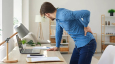 Ισχιαλγία: Πώς να απαλλαγείτε από τον πόνο που σας «κλειδώνει»