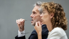 Δεν πέρασε η πρόταση μομφής στην Ολλανδία – Διατηρείται στη ζωή ως τις εκλογές η κυβέρνηση Σουφ
