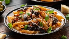 Ακολουθούμε τα γαστρονομικά βήματα του επιθεωρητή Μονταλμπάνο στη Σικελία