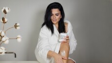 Πώς να ξαναδώσουμε στην επιδερμίδα μας λάμψη και ενυδάτωση μετά τις διακοπές