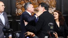 Άγρια συμπλοκή στη Γερουσία του Μεξικού: Ήρθαν στα χέρια με αφορμή την εμπλοκή των ΗΠΑ κατά των καρτέλ, δείτε βίντεο