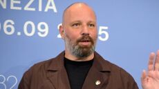 Ο Γιώργος Λάνθιμος εμφανίστηκε στο Φεστιβάλ Βενετίας με καρφίτσα στα χρώματα της παλαιστινιακής σημαίας