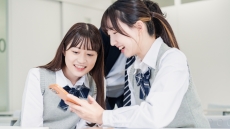 H Νότια Κορέα υιοθέτησε νομοσχέδιο για την απαγόρευση της χρήσης κινητών τηλεφώνων στις σχολικές αίθουσες