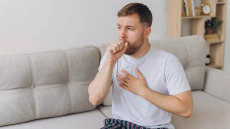 Κορωνοϊός: Αυγουστιάτικη έξαρση με εκατοντάδες στα νοσοκομεία – Τα αθώα συμπτώματα που ξεγελούν