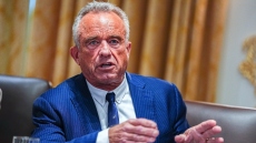 Αναμόρφωση των CDC προαναγγέλλει ο Κένεντι μετά την αποπομπή της επικεφαλής που δεν συμμορφωνόταν με την ατζέντα Τραμπ

