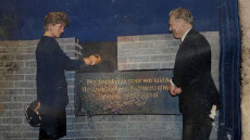 Αποκαλύφθηκε χρονοκάψουλα της πριγκίπισσας Νταϊάνα: Από τηλεόραση τσέπης μέχρι... CD της Kylie Minogue