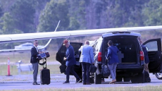 Ο Μπιλ Κλίντον με φορητό απινιδωτή στο Χάμπτονς – Νέα ανησυχία για την υγεία του