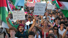  Χιλιάδες διαδηλωτές καταγγέλλουν τον πόλεμο στη Γάζα στο περιθώριο του 82ου Φεστιβάλ Κινηματογράφου της Βενετίας