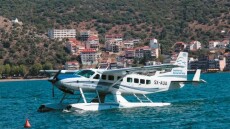 «Κόλλησαν» στη γραφειοκρατία τα υδροπλάνα