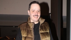 Ξεσπά ο Αλέξανδρος Τσουβέλας: «Το να ανεβάζεις όλη την παράσταση στο Tik Tok και να τη βλέπουν δωρεάν είναι κατάπτυστο»