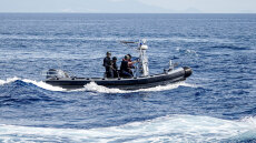 Ναυάγιο με βάρκα που μετέφερε μετανάστες στη Χίο - Χτύπησε στα βράχια, νεκρές δύο γυναίκες