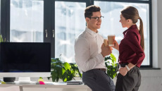 Έρωτας με συνάδελφο: Είναι καλή ιδέα; Οι «λεπτές» γραμμές μεταξύ περιπέτειας και δυσάρεστων επιπτώσεων