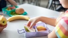 Το ισορροπημένο ταπεράκι για το σχολείο με συνδυασμούς που αγαπούν τα παιδιά