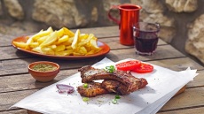 Ταβέρνες της Δυτικής Αττικής: 7 επιλογές για δεινούς κρεατοφάγους από το Περιστέρι μέχρι τη Χασιά