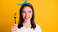 Ποιες είναι οι δύο ορμόνες που ρυθμίζουν βάρος και όρεξη – Η γιατρός εξηγεί πώς δρουν