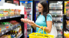 Τελικά πόσο ασφαλή είναι τα ελληνικά αυγά; Ένας καθηγητής εξηγεί τα πάντα για τις επιμολύνσεις