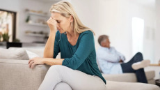 Σχέσεις: Πώς η υπερβολική ανάγκη για επιβεβαίωση καταστρέφει τον έρωτα