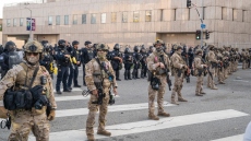 ΗΠΑ: Το Πεντάγωνο εκπαιδεύει 23.500 μέλη της Εθνοφρουράς για την αντιμετώπιση ταραχών στις μεγάλες πόλεις