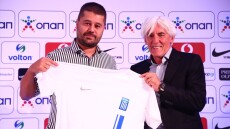 Εθνική ποδοσφαίρου: Στην προπόνηση ο Μάκης Γκαγκάτσης, τα είπε με τον Γιοβάνοβιτς και τους παίκτες 