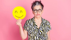 Άνοια: Πόσο κινδυνεύουν όσοι τα βλέπουν όλα «ρόδινα»; Ποιοι απειλούνται περισσότερο