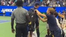 US OPEN: Θεατής προσπάθησε να κλέψει τον Σίνερ μετά τον αγώνα του με τον Μπουμπλίκ - Βίντεο 