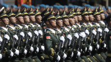 Η Κίνα θέλει να κυριαρχήσει στον κόσμο: Με μιλιταριστικό υπερθέαμα στη μεγάλη στρατιωτική παρέλαση της Τετάρτης στέλνει μήνυμα στη Δύση - Δείτε βίντεο