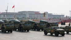 Κίνα: Με νέους διηπειρωτικούς πυραύλους, μαχητικά νέας γενιάς και εντυπωσιακούς σχηματισμούς η στρατιωτική παρέλαση - Δείτε βίντεο