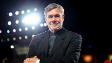 Ο Γκας Βαν Σαντ αποθεώθηκε για το «Dead Man’s Wire» στη Βενετία -  Οι θεατές χειροκροτούσαν πάνω από 13 λεπτά