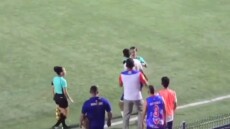 Κολομβία: Γυναίκα διαιτητής απέβαλε ποδοσφαιριστή και εκείνος τη χαστούκισε - Βίντεο 