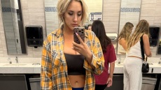 Μοντέλο του Playboy εξοργίστηκε όταν της είπαν να κρύψει το ντεκολτέ της σε πτήση - «Καλά σου έκαναν», της απαντούν
