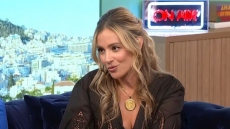 Νατάσσα Μποφίλιου για το viral βίντεο με τον πατέρα της: Ήταν μια πράξη οικειότητας, δεν δίστασαν να σύρουν τη σχέση μας στη λάσπη