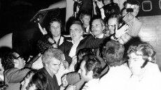 Σαν σήμερα, το 1974 ιδρύεται το ΠΑΣΟΚ - Από το King Palace, στη μεγάλη νίκη του 1981
