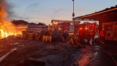 Υπό μερικό έλεγχο η φωτιά σε αποθήκη ελαιοτριβείου στην Ορμύλια Χαλκιδικής