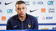 Εμπαπέ: «Δεν είμαστε έτοιμοι να παίζουμε 60 παιχνίδια τη σεζόν»