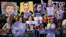 Οι συγγενείς των ομήρων χαιρετίζουν τη δήλωση Τραμπ και καλούν τον Νετανιάχου να τερματίσει τον πόλεμο 