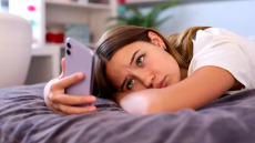 Όταν οι influencers «συνταγογραφούν», οι έφηβοι «νοσούν» από παραπληροφόρηση