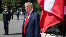 Ο Τραμπ απειλεί ξανά να στείλει στρατό στο Σικάγο: Θα καταλάβουν γιατί αποκαλούμε το Πεντάγωνο υπουργείο πολέμου 