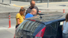 Θεσσαλονίκη: Υπό κράτηση οι γονείς των μωρών που βγήκαν μόνα τους στον δρόμο - Τα εντόπισε οδηγός