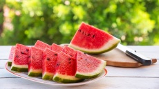 Καρπούζι: Γιατί δεν πρέπει να αφαιρούμε τα κουκούτσια του
