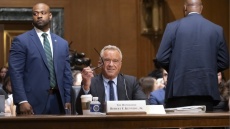 Κένεντι στην ακρόαση της Γερουσίας για την πολιτική του στα εμβόλια: «Έσωσαν αρκετές ζωές»