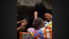 Η βαρκάδα στη Μπριζ εξελίχτηκε σε εφιάλτη για τουρίστρια - Δεν είδε τη γέφυρα και χτύπησε το κεφάλι της 