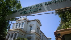 Λήξη συναγερμού για τον άνδρα που απειλούσε να πέσει στο κενό στο νοσοκομείο ΕΛΠΙΣ