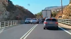 Επικίνδυνη προσπέραση στον ΒΟΑΚ: Μπήκε στο αντίθετο ρεύμα για να περάσει 3 οχήματα - Η μετωπική αποφεύχθηκε την τελευταία στιγμή