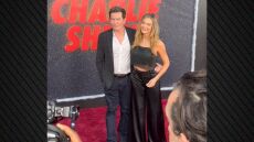 Η Ντενίζ Ρίτσαρντς και ο Τσάρλι Σιν φωτογραφίζονται μαζί 19 χρόνια μετά το διαζύγιό τους