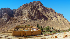 Την άρση κάθε νομικής προσφυγής ανακοίνωσε η Ιερά Σιναϊτική Αδελφότητα - Την Κυριακή αναμένεται λευκός καπνός για τον διάδοχο του Δαμιανού