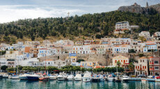 Αυτά είναι τα νησιά στα οποία θα μειωθεί κατά 30% ο ΦΠΑ - Δείτε πίνακα