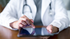 Σε πλήρη λειτουργία ο Εθνικός Ηλεκτρονικός Φάκελος Υγείας από τη νέα χρονιά - Μπαίνει ψηφιακός βοηθός στο myHealth app