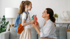 Επιστροφή στο σχολείο: Πώς στηρίζουμε τα παιδιά; 10 tips για γονείς και μαθητές