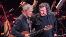 Γιώργος Νταλάρας - Βασίλης Παπακωνσταντίνου: Θα περάσουν και δεύτερο χειμώνα στην ίδια σκηνή - Βίντεο 