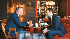 Κρίσιμες ώρες στη Γαλλία: Ο τελευταίoς καφές πριν την άβυσσο, σήμερα το απόγευμα η ψηφοφορία για την πρόταση δυσπιστίας κατά Μπαϊρού  